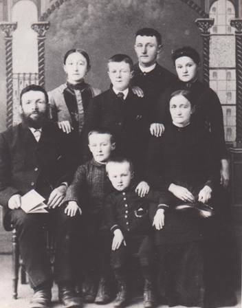 W-001 - Peter Walter Family - About 1880.jpg