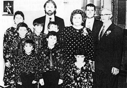 Everdina & Ken Bender Family.jpg