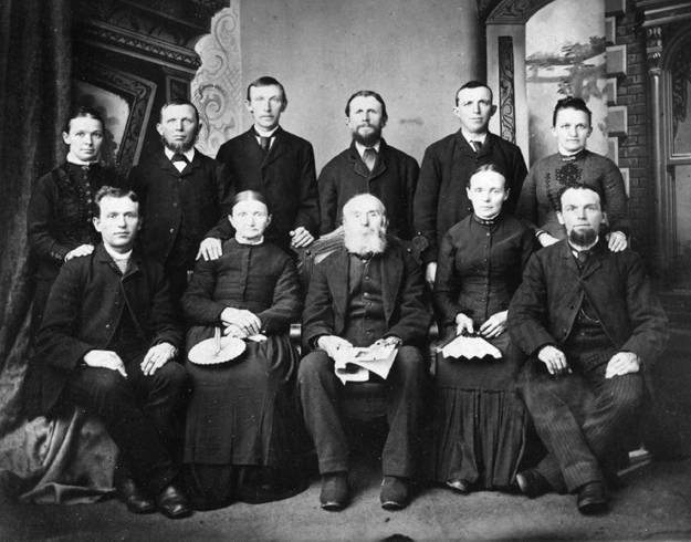 George and Elizabeth Schneider - from the 50th anniversary family photo - 1885-1886.jpg